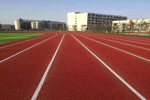 衢州運動場男女日皮视频免费跑道