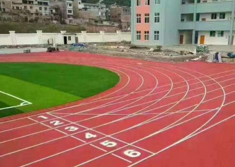 通州學校男女日皮视频免费跑道